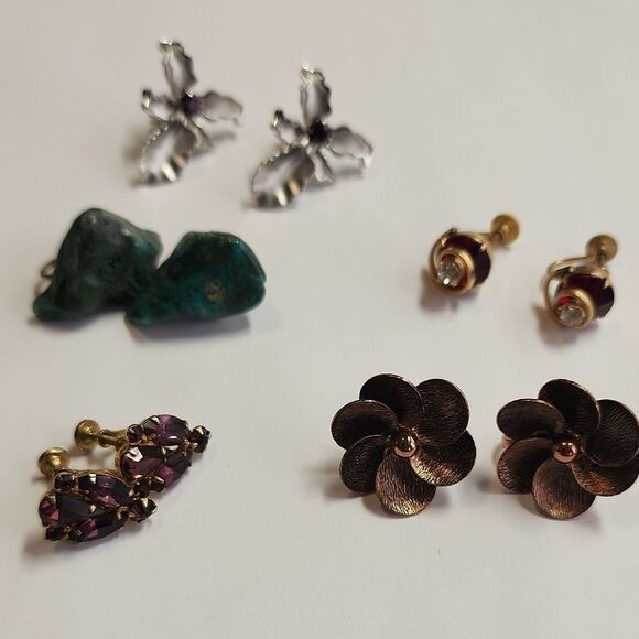 Vintage Screw Back Earrings - Picture 1 of 10